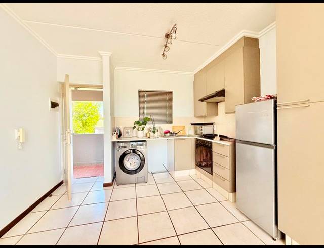 1 BEDROOM APARTMENT FOR SALE IN BRYANSTON